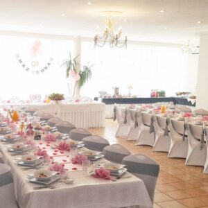 Sala weselna w Bydgoszczy - wystrój biały z różowym