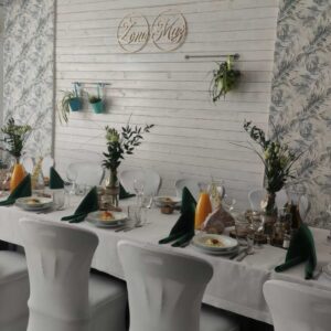 Sala na wesele Bydgoszcz - białe z zielonymi dodatkami